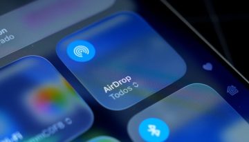 Estaba cansado de activar 'Todos durante 10 minutos' en la oficina: Apple por fin ha solucionado el mayor engorro de AirDrop con iOS 26.2