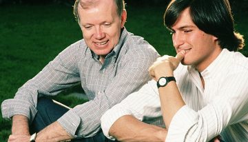 «Steve Jobs me llamó porque tenía un gran problema». El día que Regis McKenna salió de su retiro para aconsejar a Apple ser honesta