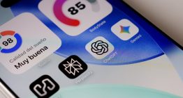 La última beta de ChatGPT esconde referencias a anuncios. Si tienes un iPhone, hay una puerta trasera para seguir usándolo gratis y sin publicidad