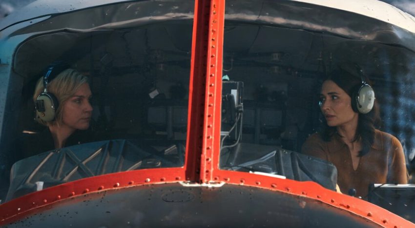 El primer final de 'Pluribus' era un simple apretón de manos. Apple pidió «algo más» y la respuesta fue explosiva