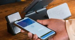 Han estado meses comprando «gratis» en tiendas gracias a un iPhone trucado. Su método imitaba a Apple Pay tan bien que nadie sospechó durante meses