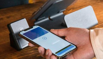 Han estado meses comprando «gratis» en tiendas gracias a un iPhone trucado. Su método imitaba a Apple Pay tan bien que nadie sospechó durante meses