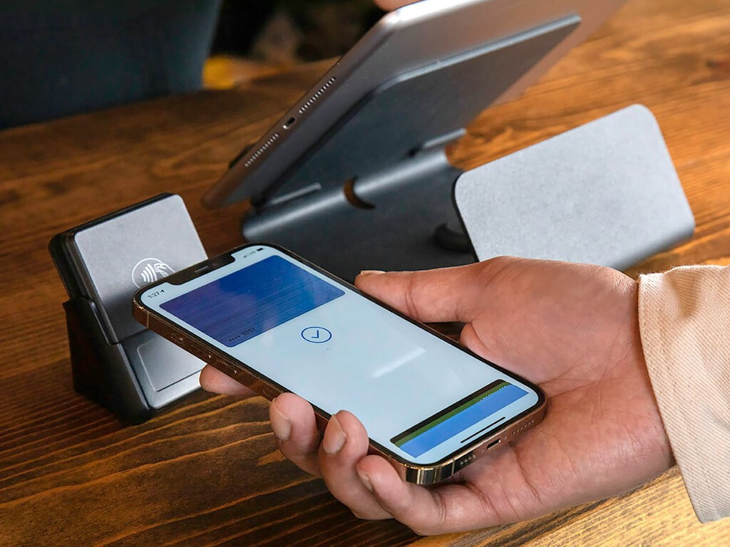 Han estado meses comprando "gratis" en tiendas gracias a un iPhone trucado. Su método imitaba a Apple Pay tan bien que nadie sospechó durante meses 