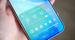 iOS 26.2 permite ajustar la intensidad de Liquid Glass en tu pantalla de bloqueo: así puedes hacerlo