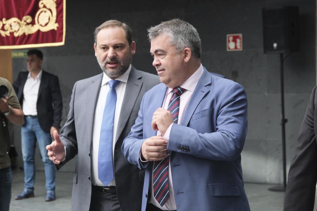 José Luis Ábalos y Santos Cerdán, en la investidura de María Chivite en 2019.