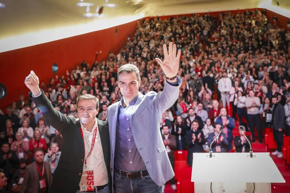 Gallardo hunde al PSOE de Extremadura 11 puntos en dos años: «La gente del partido ya sólo espera que dimita la noche electoral»