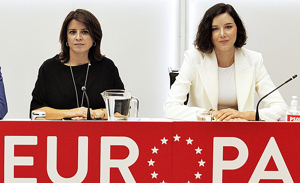 Adriana Lastra y Andrea Fernández asisten a una Ejecutiva del PSOE en junio de 2022.