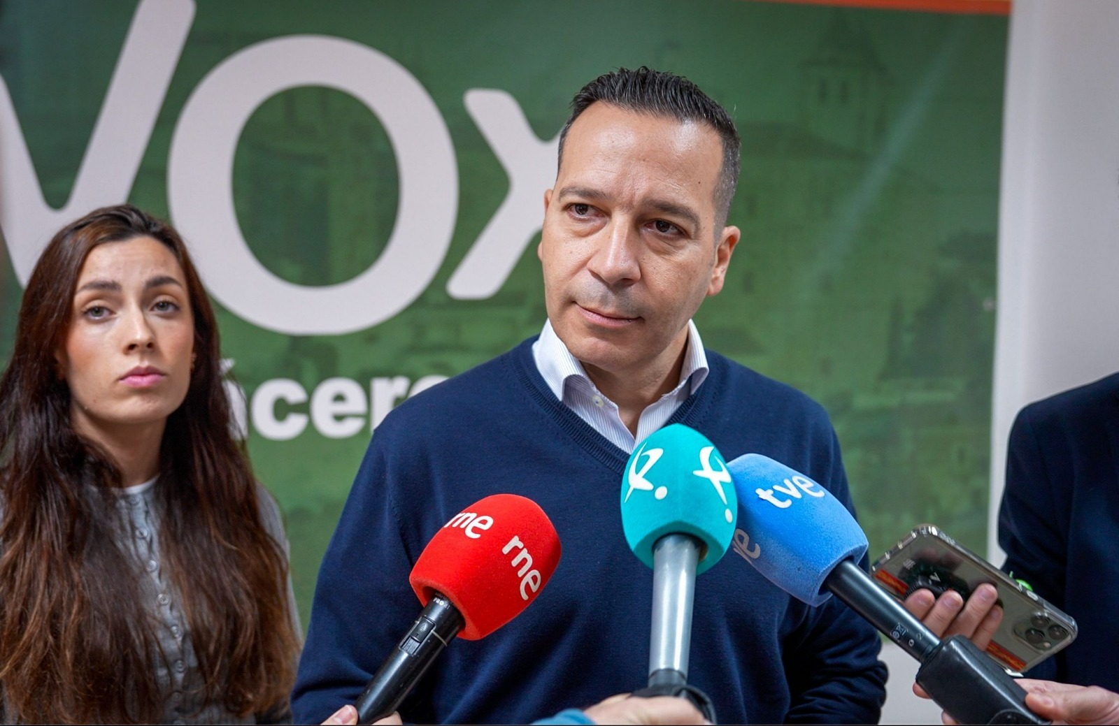 Óscar Fernández Calle, candidato de Vox, durante su comparecencia hoy ante los medios.