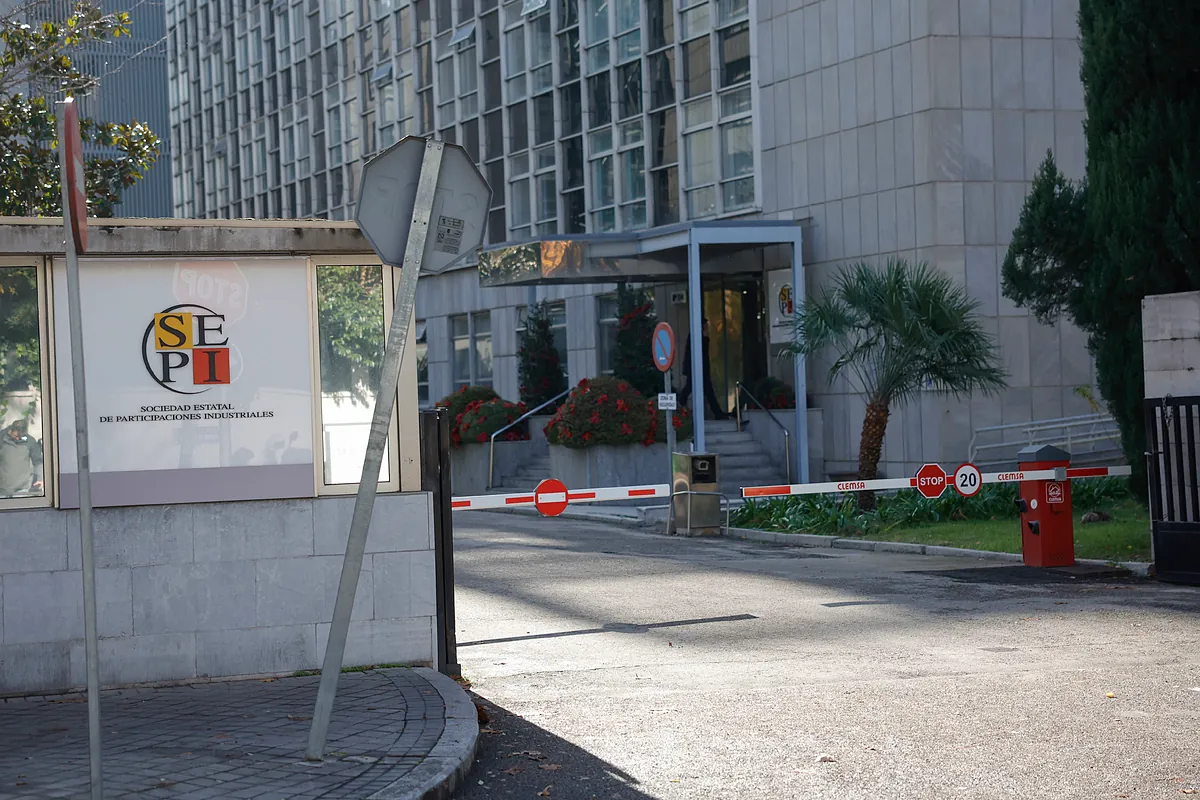 Las tramas del PSOE se infiltraron en los dos mayores núcleos de dinero público: el Ministerio de más gasto y el gigante empresarial