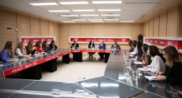 Ferraz logra calmar a las responsables de Igualdad del PSOE que pedían llevar el 'caso Salazar' a la Fiscalía: «Lo importante es que se va acompañar a las víctimas»