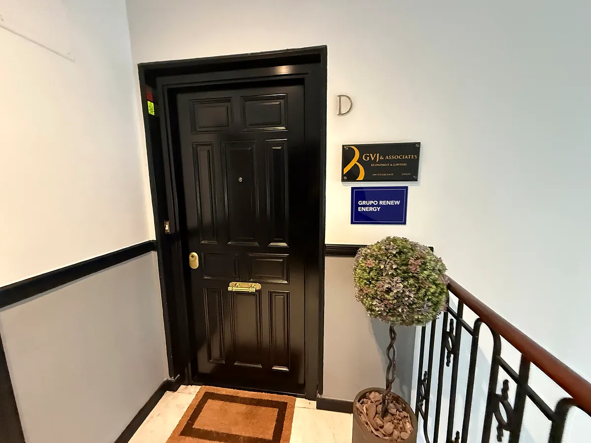 La tapadera del ex presidente de la Sepi multiplicó por 10 sus ingresos con cero trabajadores y compartía sede con 50 empresas en un piso