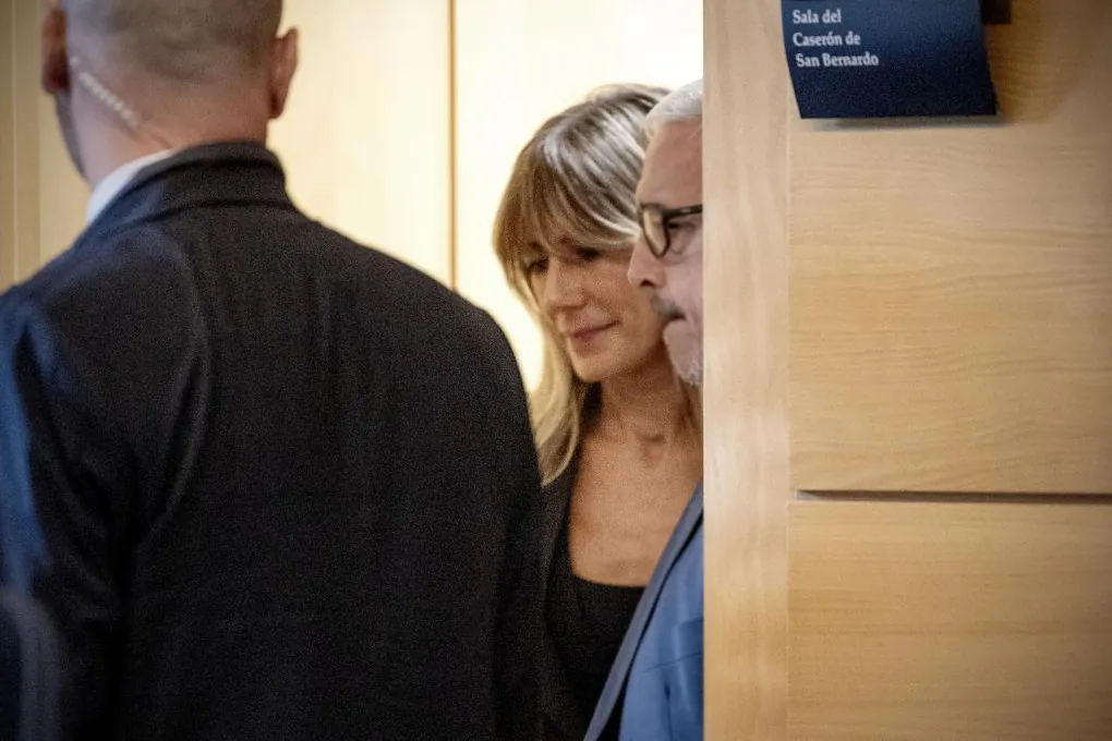 La Audiencia avala la imputación por malversación de Begoña Gómez y la asesora por su papel «más propio de una amiga interesada en los asuntos lucrativos que protocolarios»