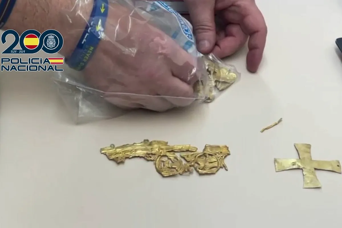 La Policía Nacional recupera en León una corona visigoda de oro del siglo VI y detiene a siete personas por expolio arqueológico