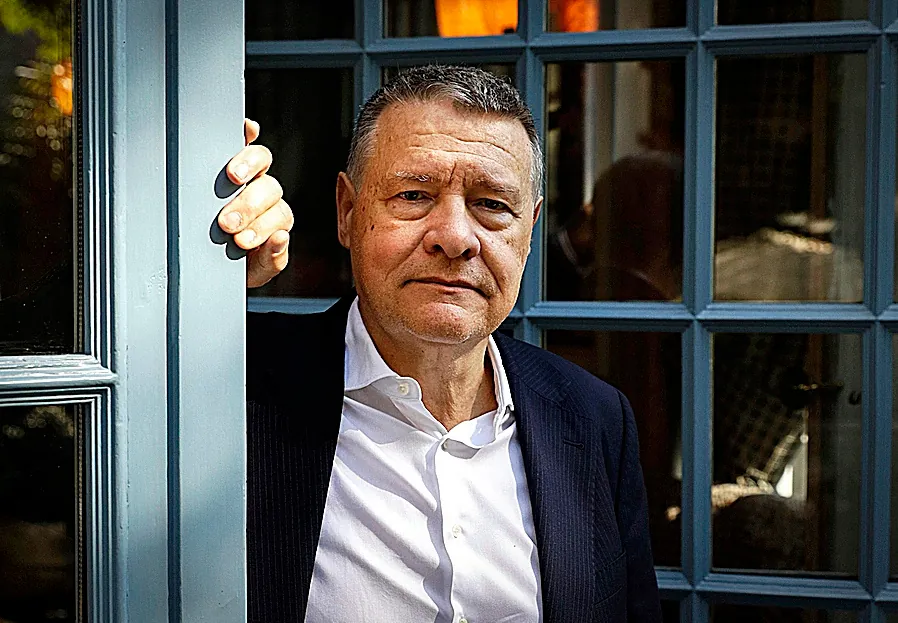 Los críticos del PSOE se mueven tras la debacle extremeña: «Los avisperos empiezan a agitarse en todas partes»