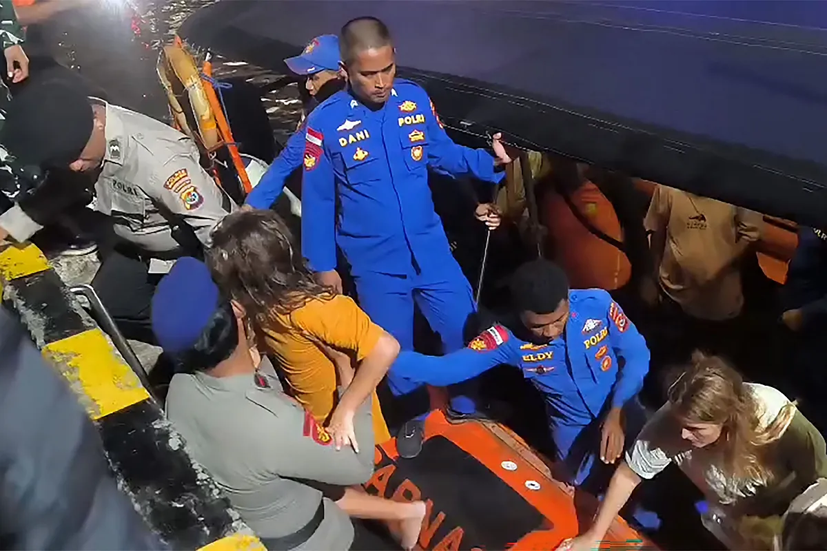 Una familia española desaparecida tras el naufragio de un barco turístico en Indonesia