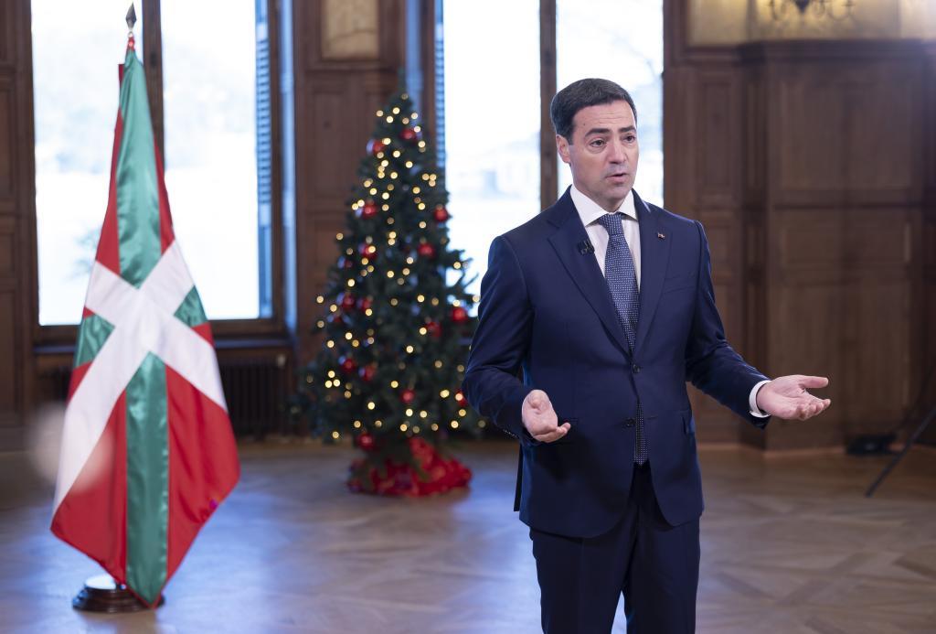 El 'lehendakari' Imanol Pradales, durante su discurso.