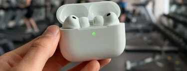 Llevo semanas entrenando con los AirPods Pro 3 y tengo sentimientos encontrados: no se mueven ni un milímetro, pero me dan un calor que no esperaba