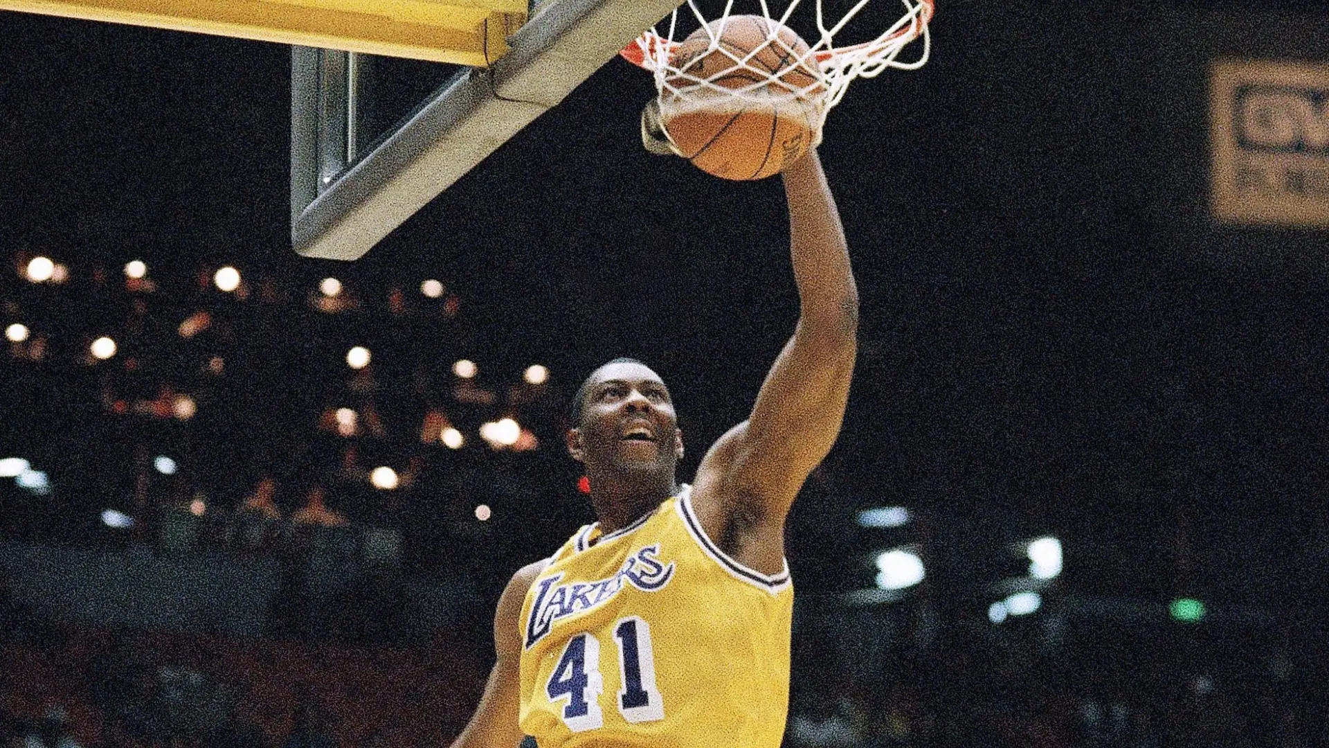Muere Elden Campbell, campeón de la NBA y compañero de Shaquille O'Neal y Kobe Bryant en los Lakers