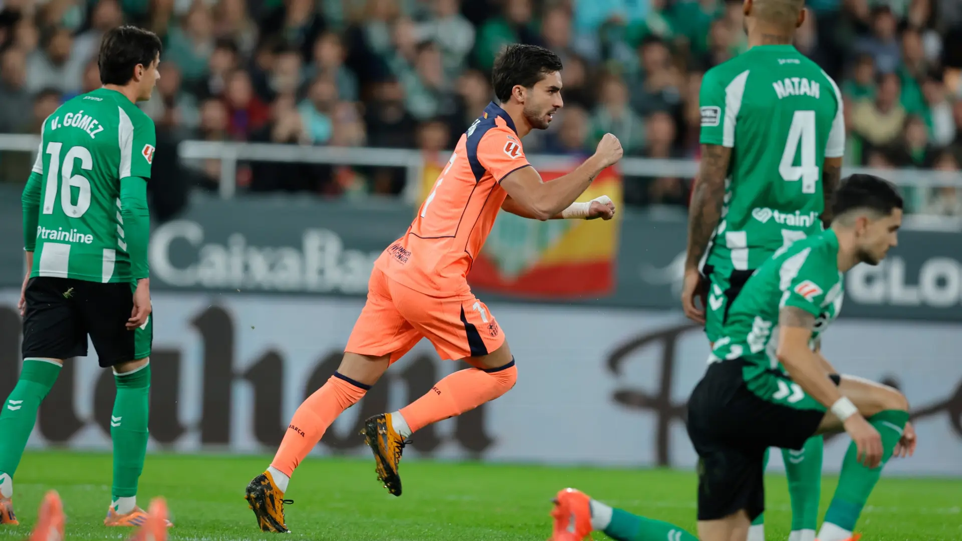 El Barça se afianza como líder tras golear a un Betis que reaccionó tarde