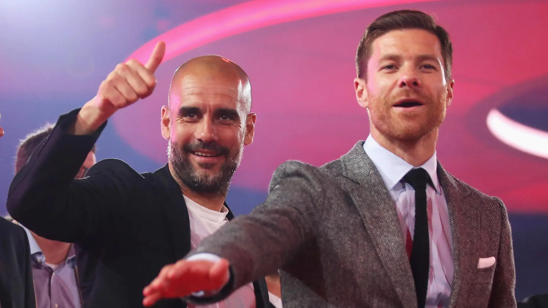 El surrealista consejo de Guardiola a Xabi Alonso: «Que mee con la suya y, como no meará colonia, le irá bien»