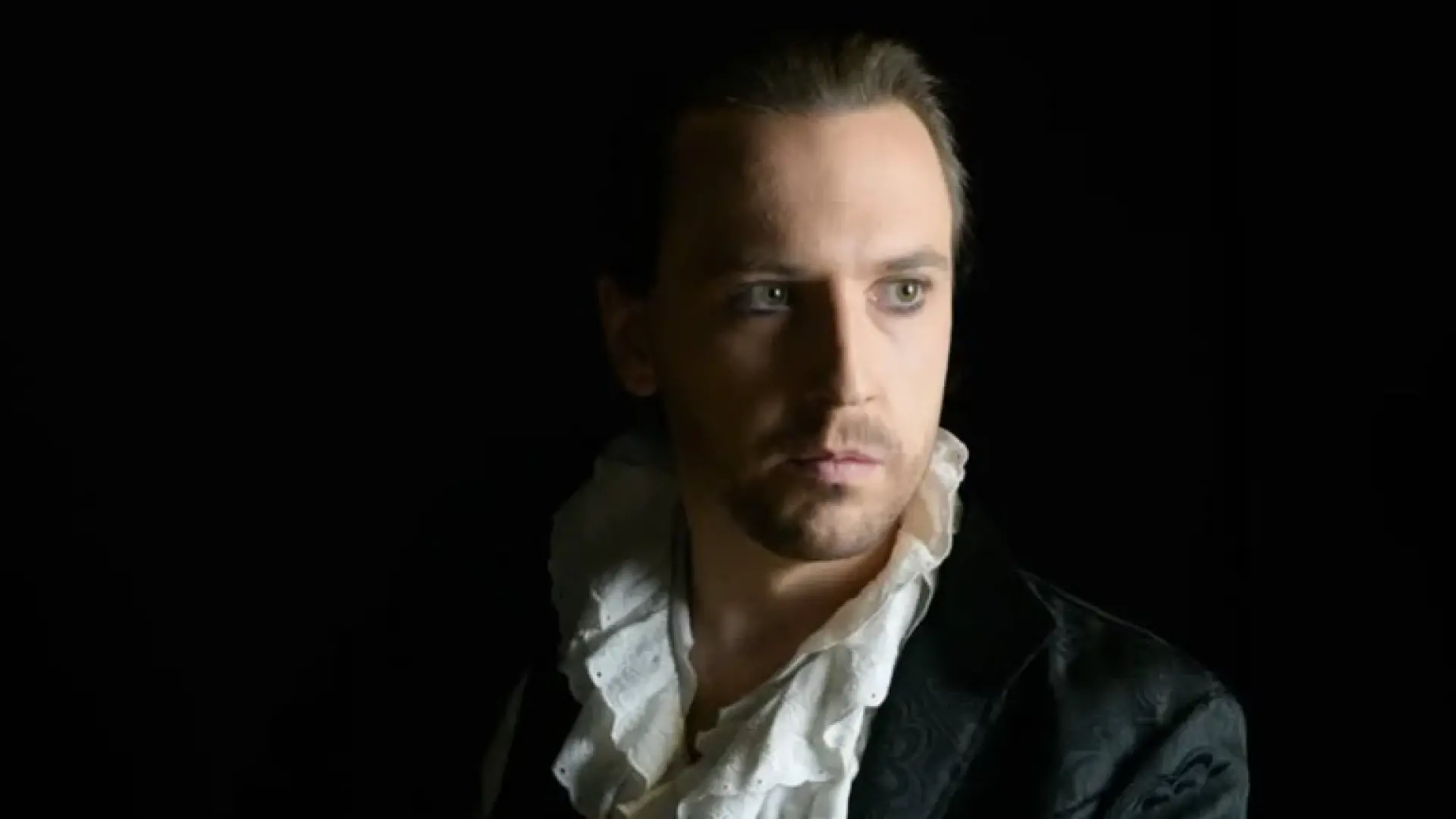 Muere a los 29 años en un accidente de coche en Kenia el actor vallisoletano Nacho Llácer