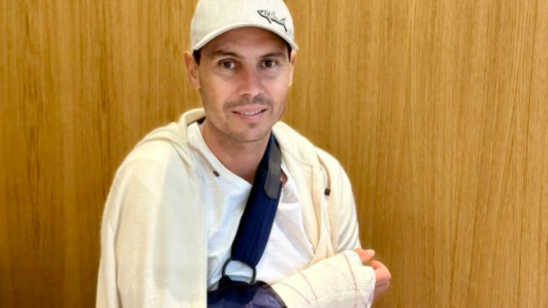 Rafa Nadal, operado de la mano derecha por una artrosis severa, bromea: «Creo que no podré jugar el Open de Australia»