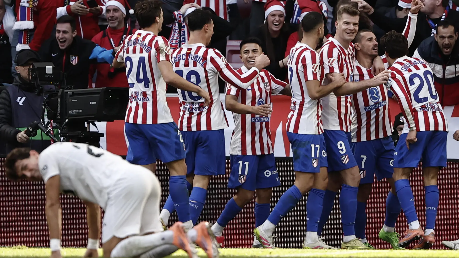 Griezmann rescata al Atlético en un sufrido partido contra el Valencia