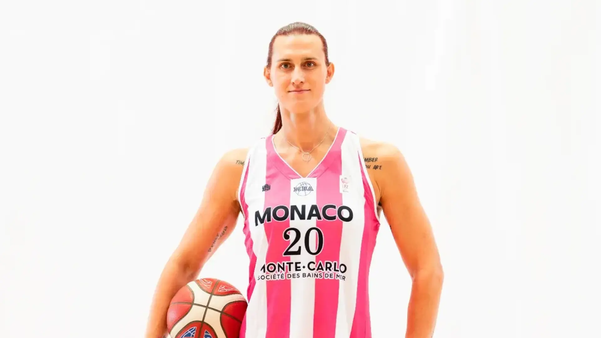 Polémica en Francia con Julie Tetart, jugadora de baloncesto que sueña con ser la primera trans de la selección: «¿Por qué no?»