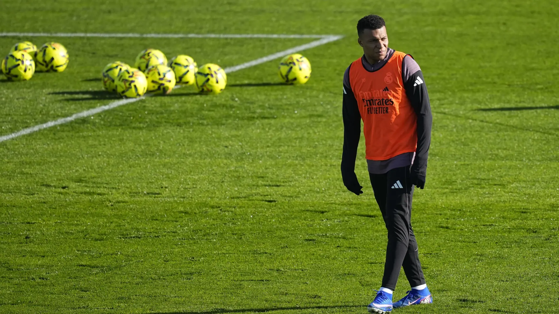 El peor final de año para Mbappé: se lesiona la rodilla y peligra la Supercopa de España