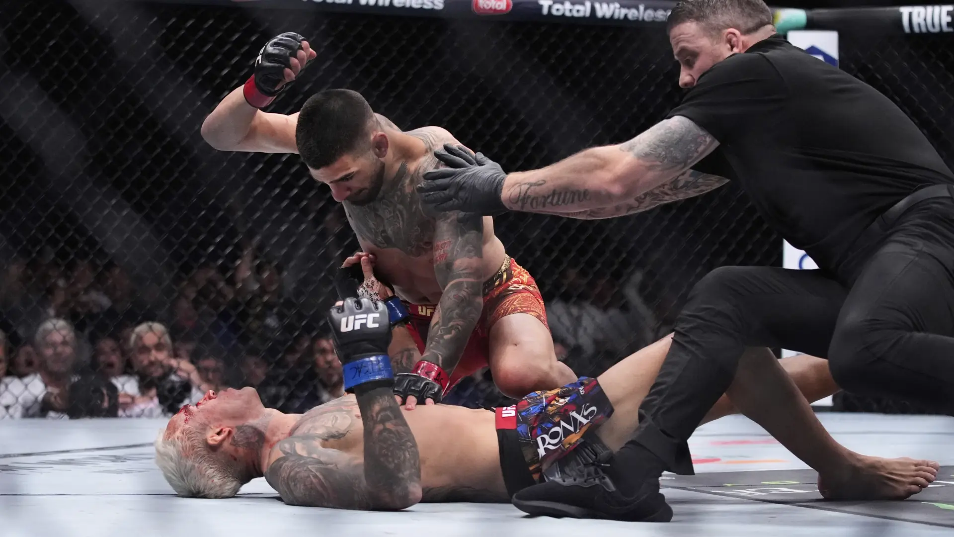 El impresionante y polémico KO de Ilia Topuria a Oliveira, entre los mejores del año en las nominaciones de los UFC Honors