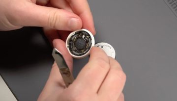 Apple se lo pone difícil a los «amantes de lo ajeno». El primer desmontaje del AirTag 2 confirma un esperado cambio en el altavoz