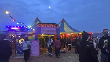 Dos raves ilegales de Año Nuevo siguen activas con miles de personas en Tarragona y Albacete