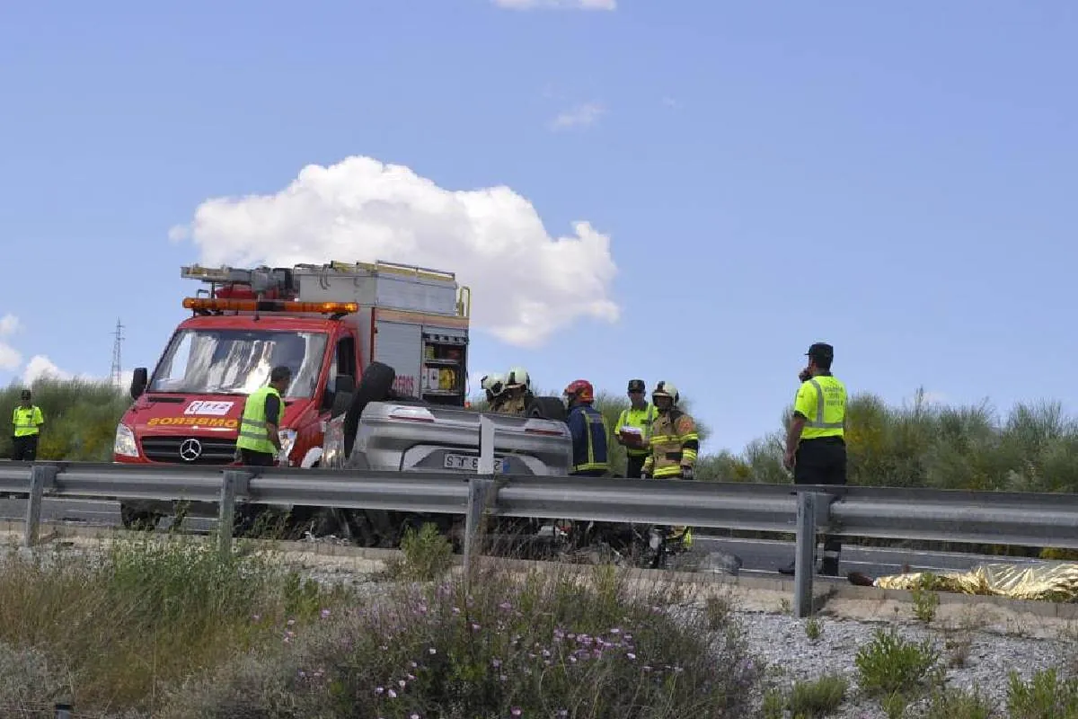 Un accidente múltiple con 22 vehículos implicados y doce heridos obliga a cortar la A-1 en Honrubia (Segovia)