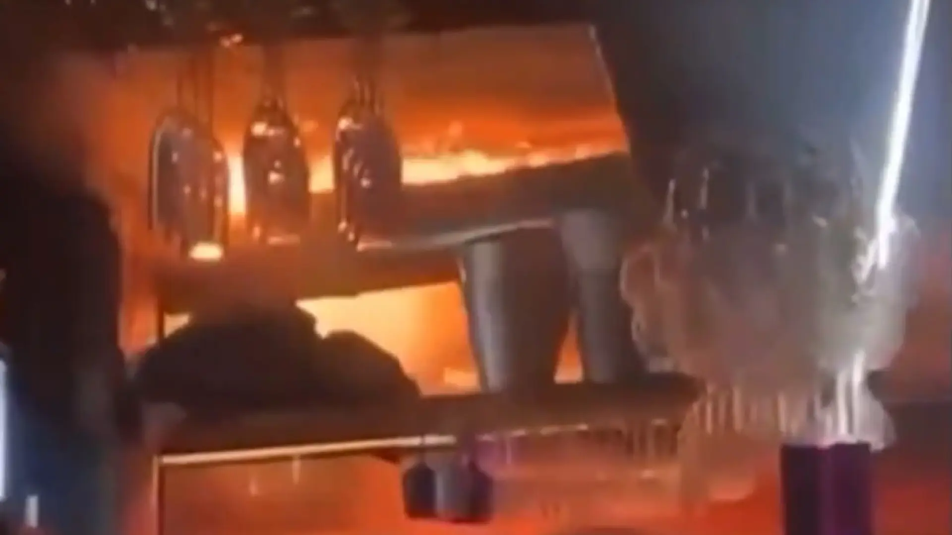 Primeras imágenes del posible inicio del incendio que provocó la tragedia en Suiza