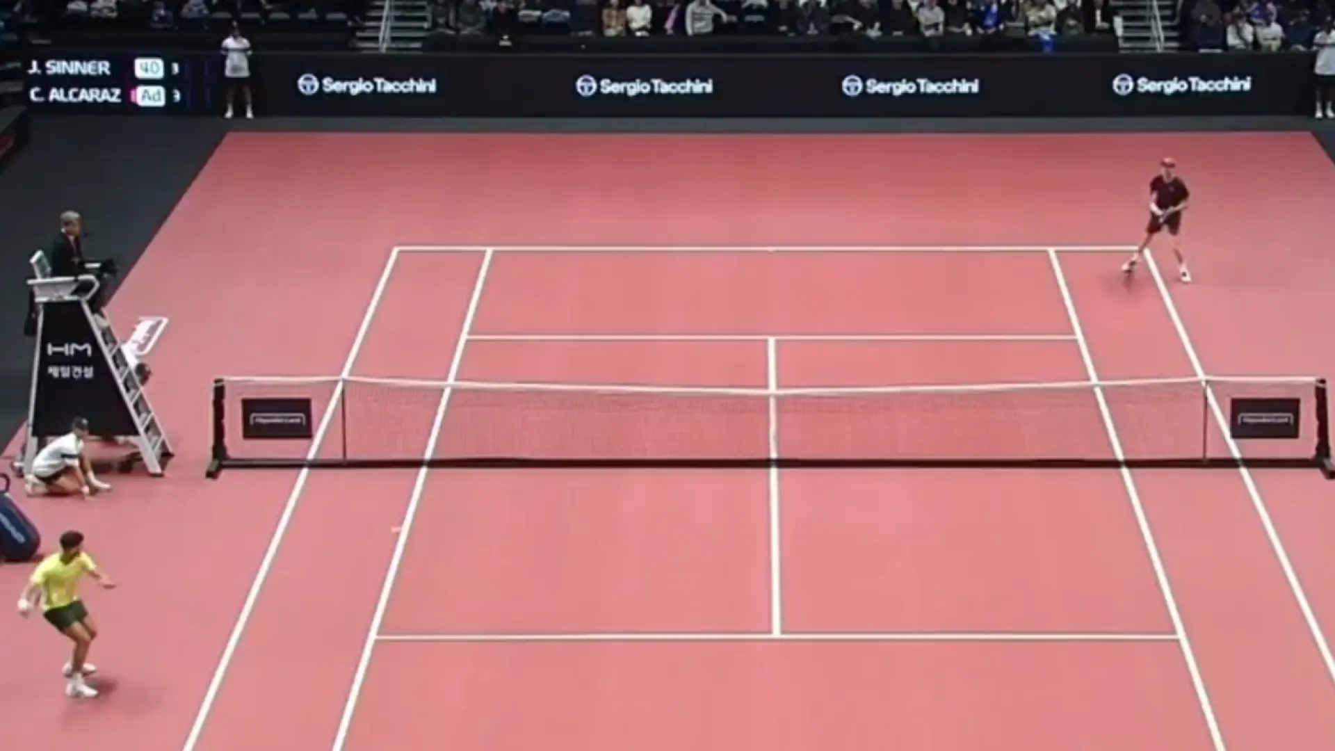 El increíble punto de Alcaraz y Sinner en la exhibición en Corea: ángulos de golpeo casi imposibles y risas finales