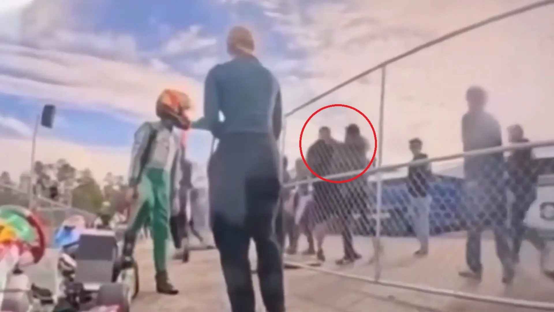 Salvaje agresión de un expiloto de F1 en una carrera de karts de su hijo: «Entendí que estaba siendo intimidado por otro adulto»