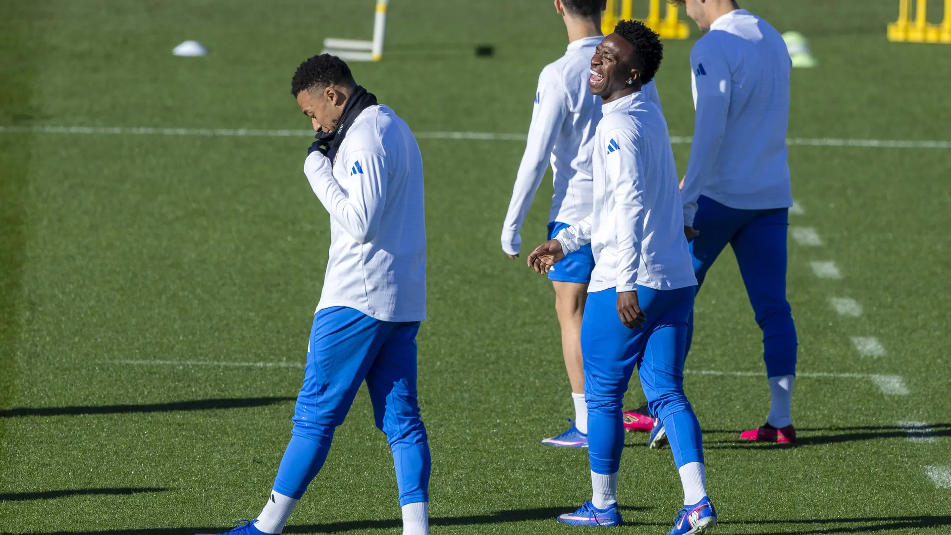 Mbappé defiende a Vinícius: «Entiendo los pitos de los aficionados, pero hay una cosa que no me gustó, tienen que ser para todos»