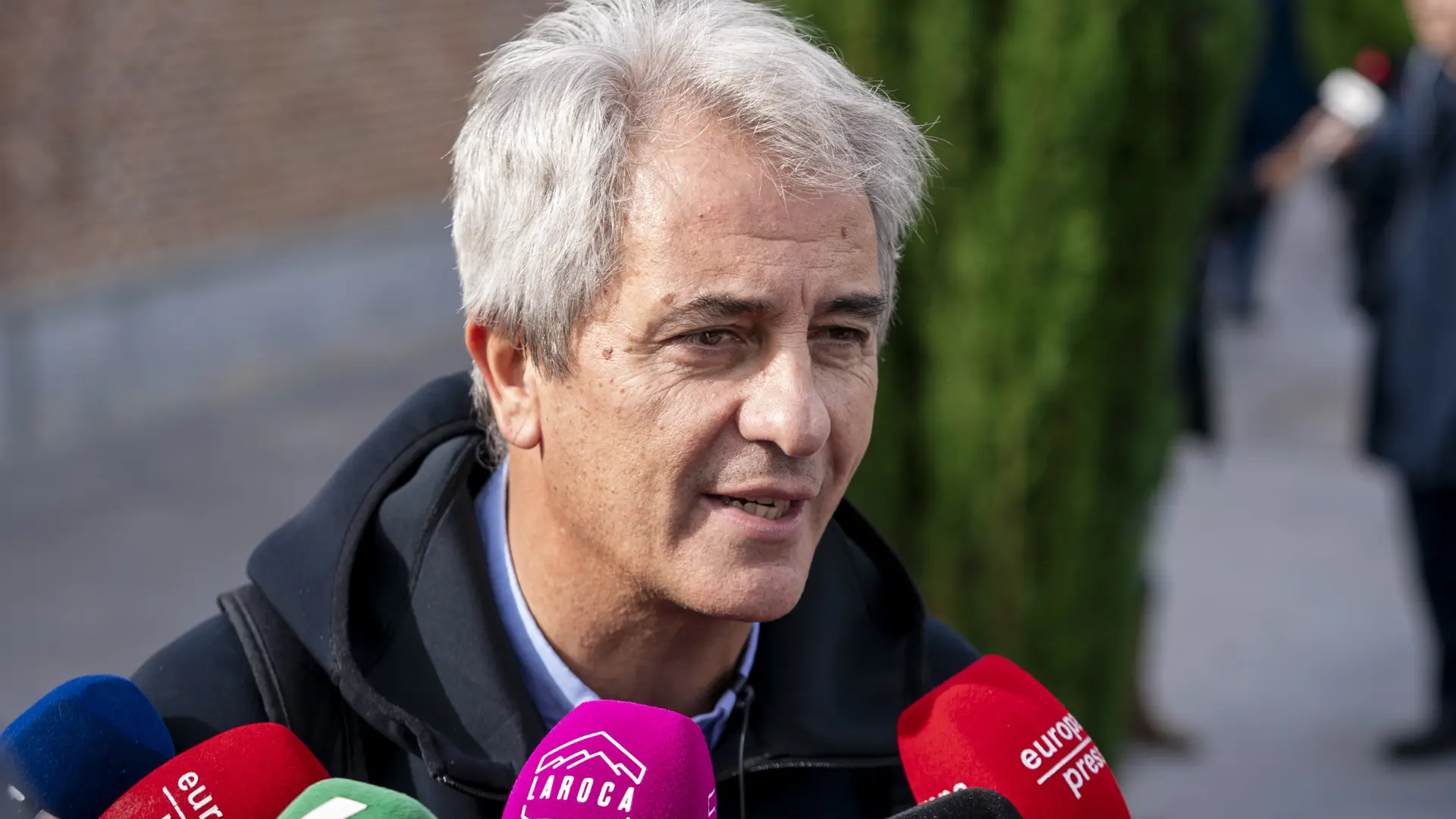 Manolo Lama, tocado tras el trágico accidente en Adamuz: «Mi mujer y mis hijas llegaron en el tren anterior al que ha descarrilado»