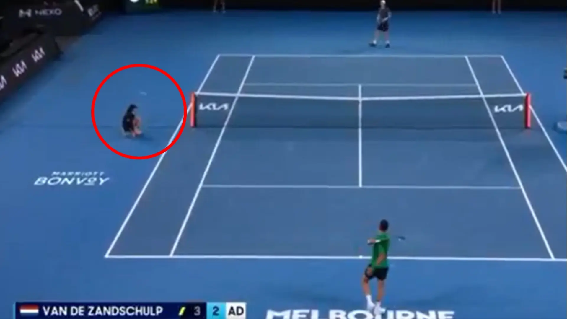 Djokovic, a punto de dar un pelotazo a un recogepelotas: «No era necesario, lo siento por causarle estrés»