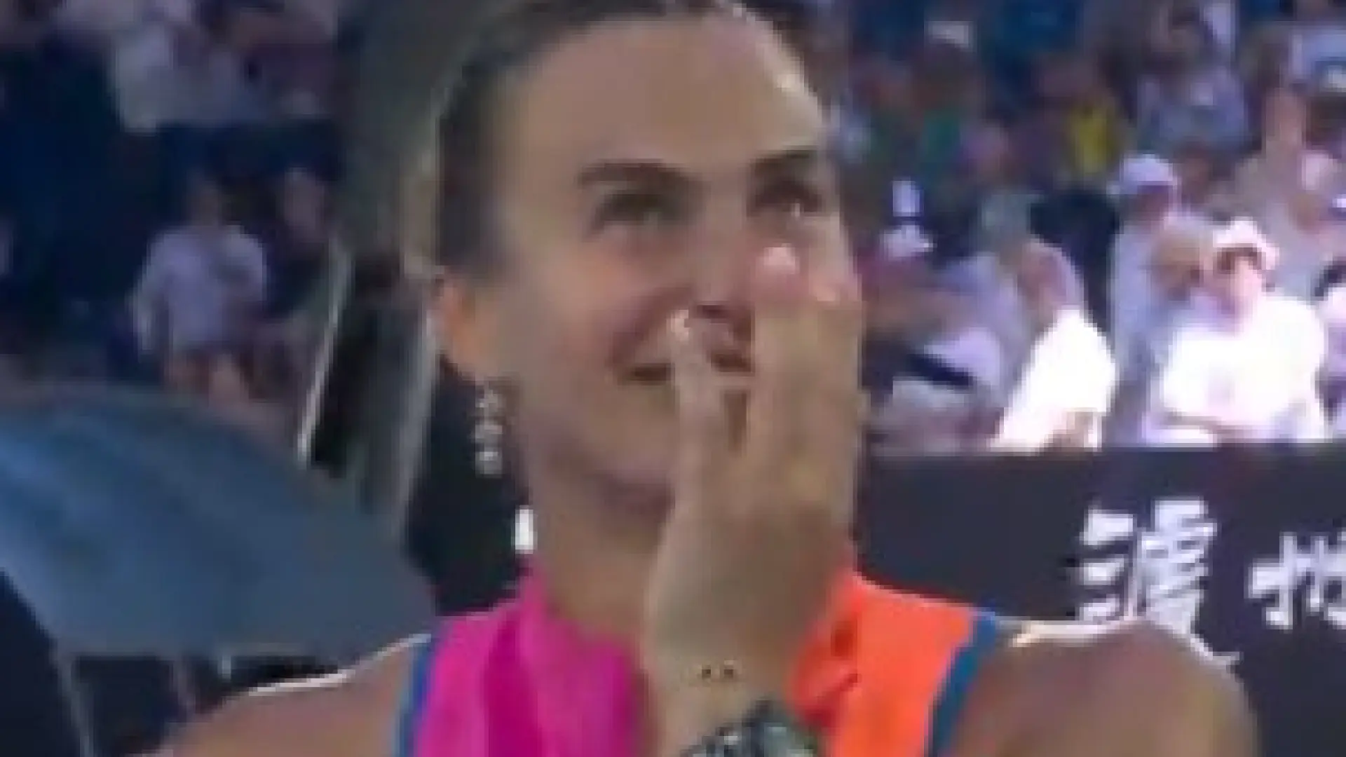 El momento embarazoso de Sabalenka ante su novio con el regalo de cumpleaños de Alcaraz: «¿Te puedes ir?»