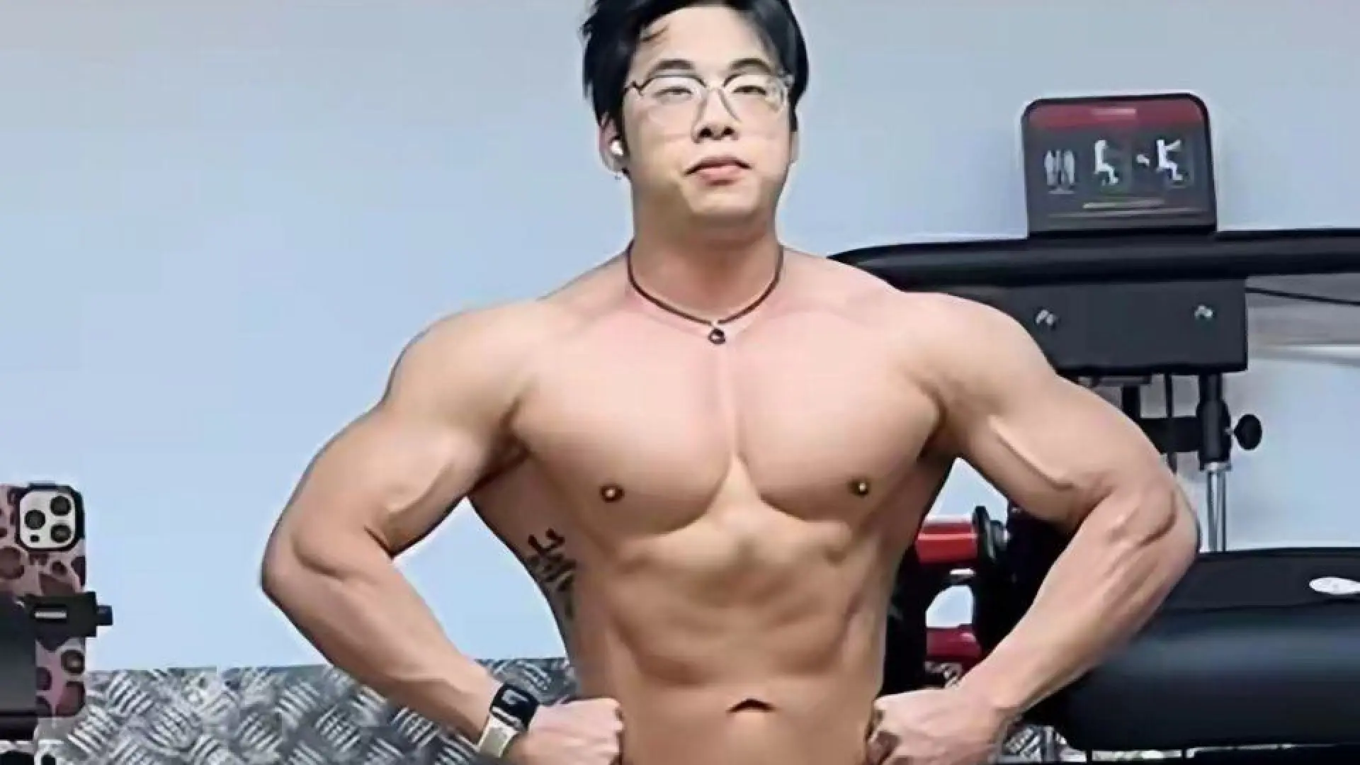 Muere a los 26 años el 'influencer' de culturismo Bi Jiaqi: poco antes un amigo publicó una foto suya con los labios morados