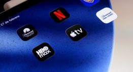 La caída del acuerdo entre Netflix y Warner esconde una trampa para Apple TV. Le acaba de salir competencia en su propio nicho