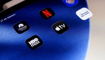 La caída del acuerdo entre Netflix y Warner esconde una trampa para Apple TV. Le acaba de salir competencia en su propio nicho