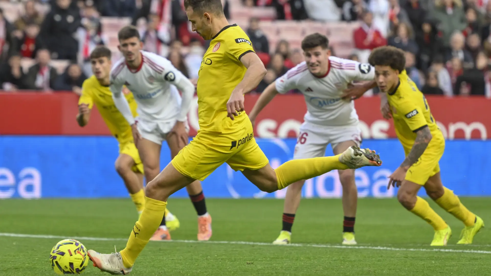 Empate cardiaco entre Sevilla y Girona: Stuani sale a tirar un penalti sobre la bocina… y lo falla