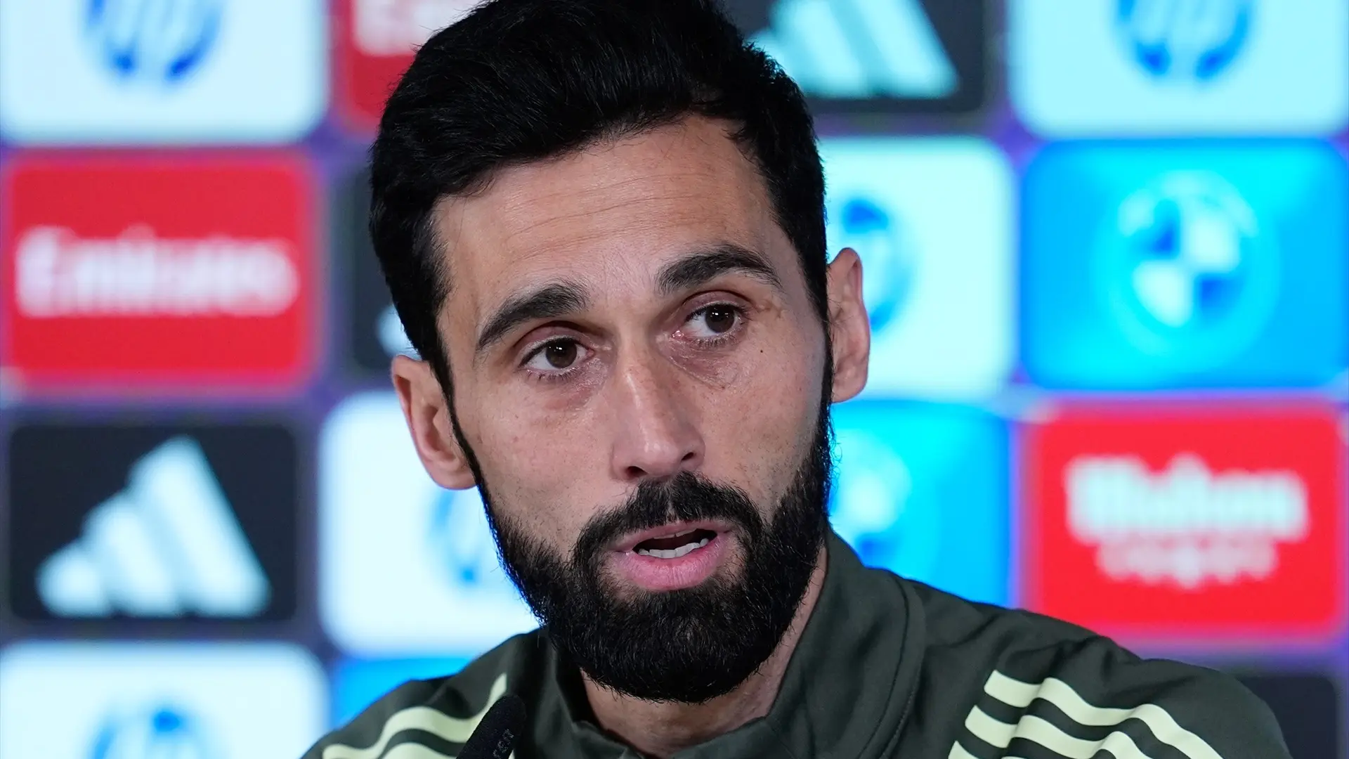 Álvaro Arbeloa responde a Hansi Flick tras la derrota ante el Atlético: «Preguntadle al Barça»