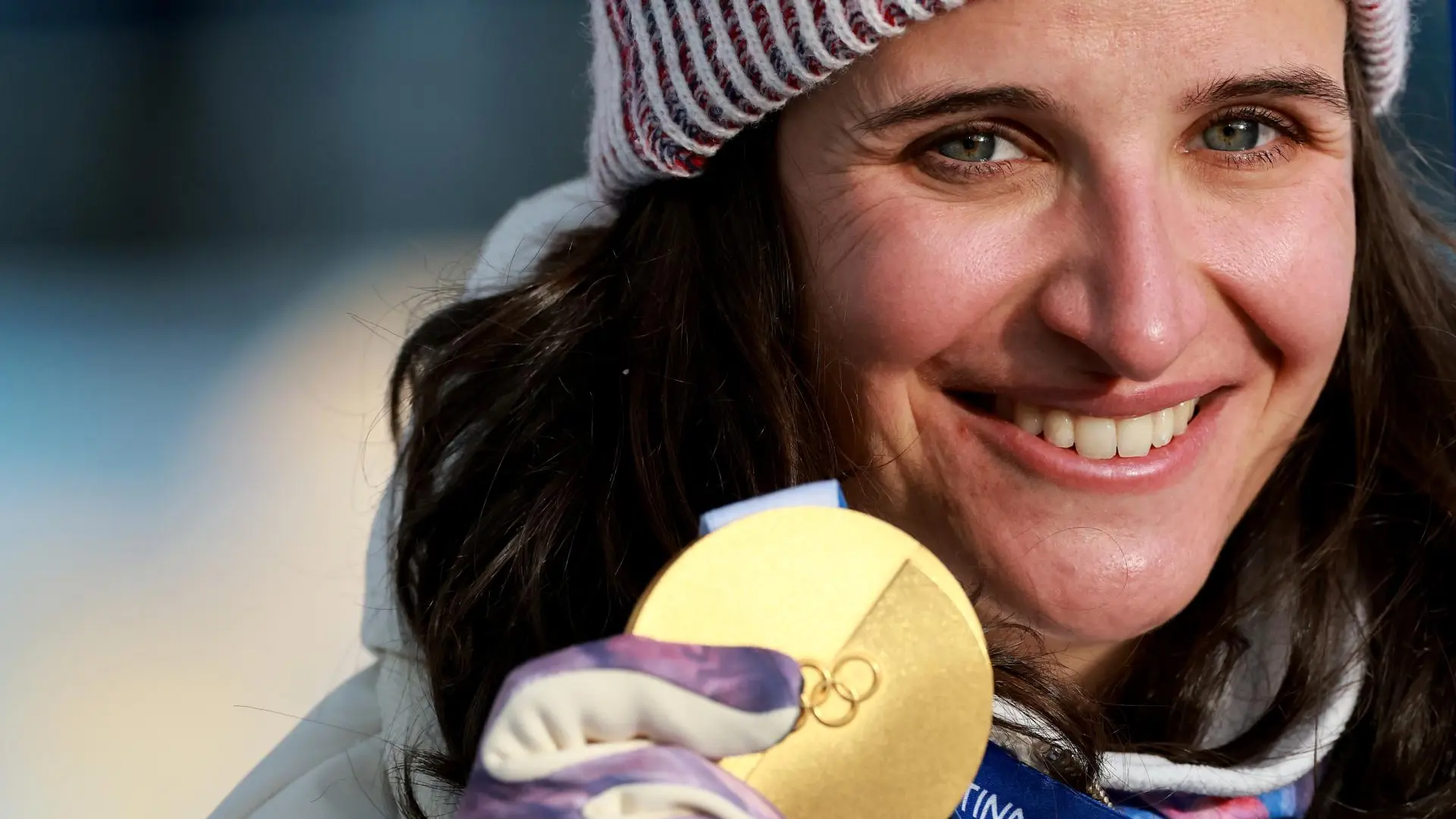 La surrealista historia de Julia Simon, la bicampeona olímpica que estafó a compañeros de selección