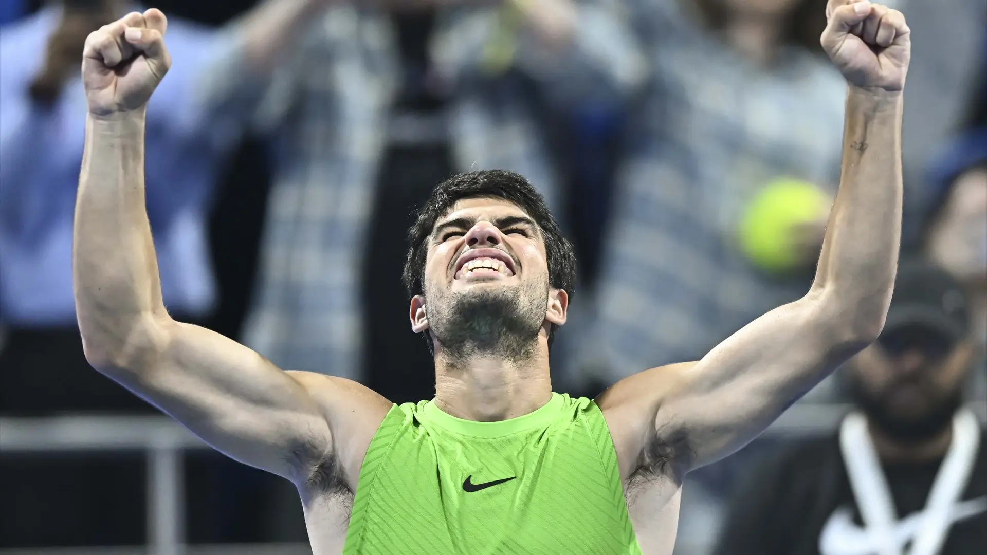 Carlos Alcaraz aplasta a Arthur Fils en 50 minutos para conquistar su primer torneo en Doha