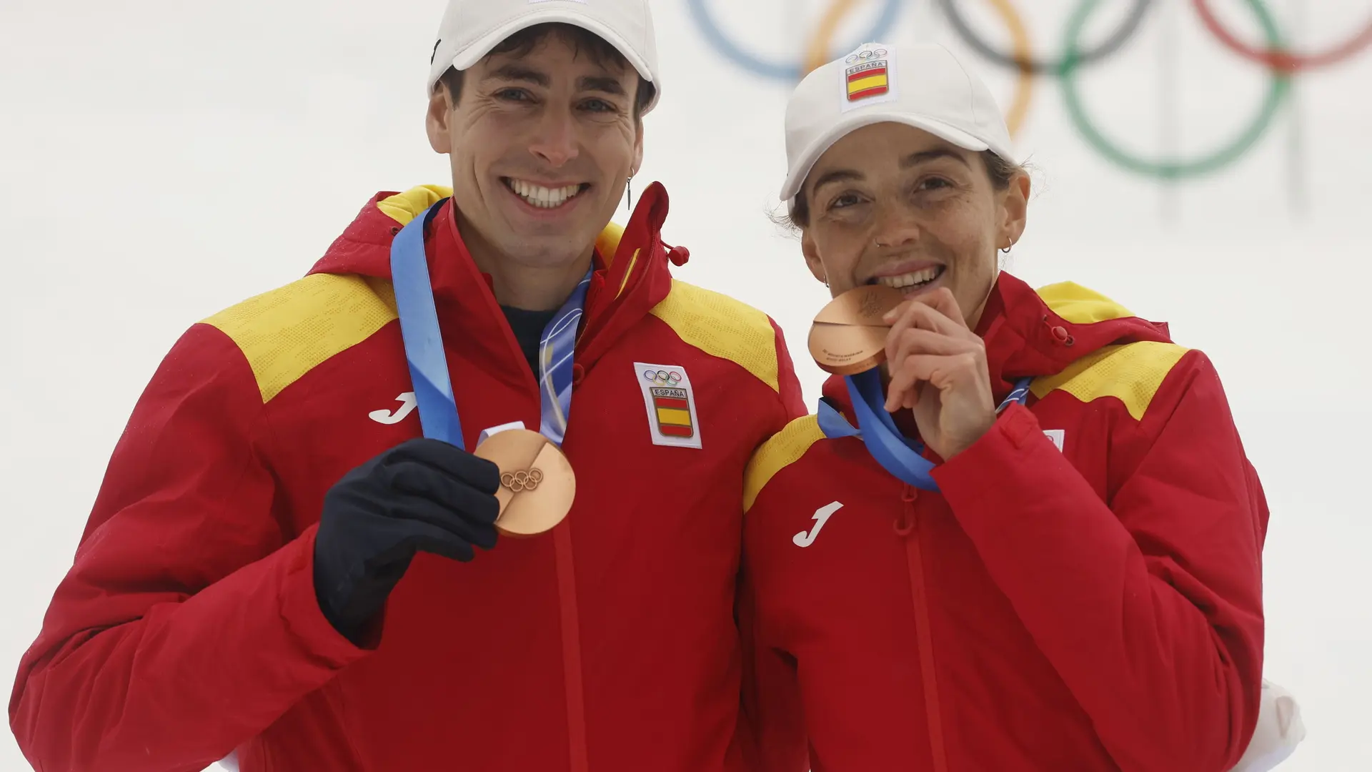 Los medallistas olímpicos Oriol Cardona y Ana Alonso, abanderados españoles en la ceremonia de clausura de los Juegos