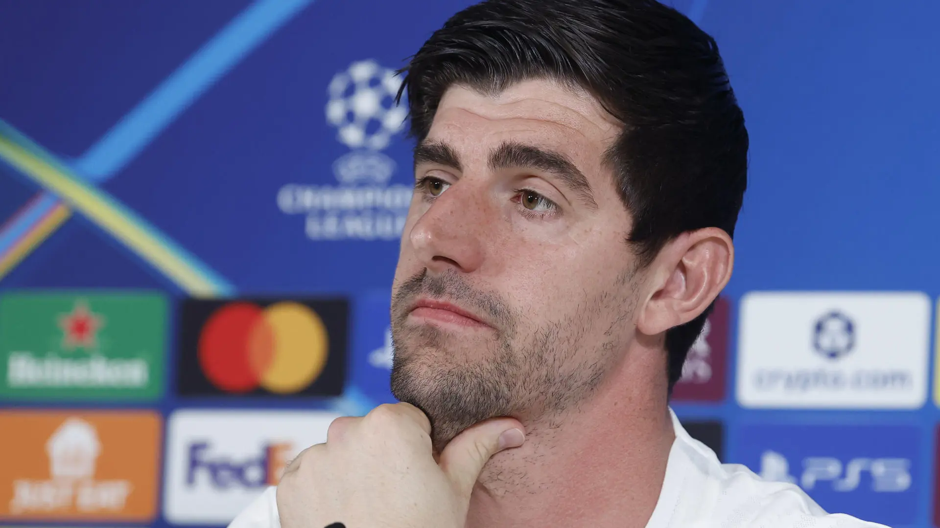 Thibaut Courtois, sobre justificar un presunto insulto racista: «Mourinho me decepcionó por usar la celebración de Vinícius»