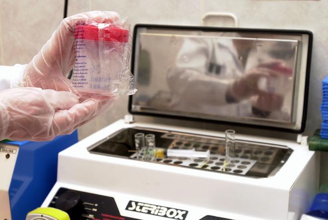 Un donante de semen transmite una enfermedad minoritaria a tres personas en Catalunya: «Quizás hay más, pero no lo sabemos»